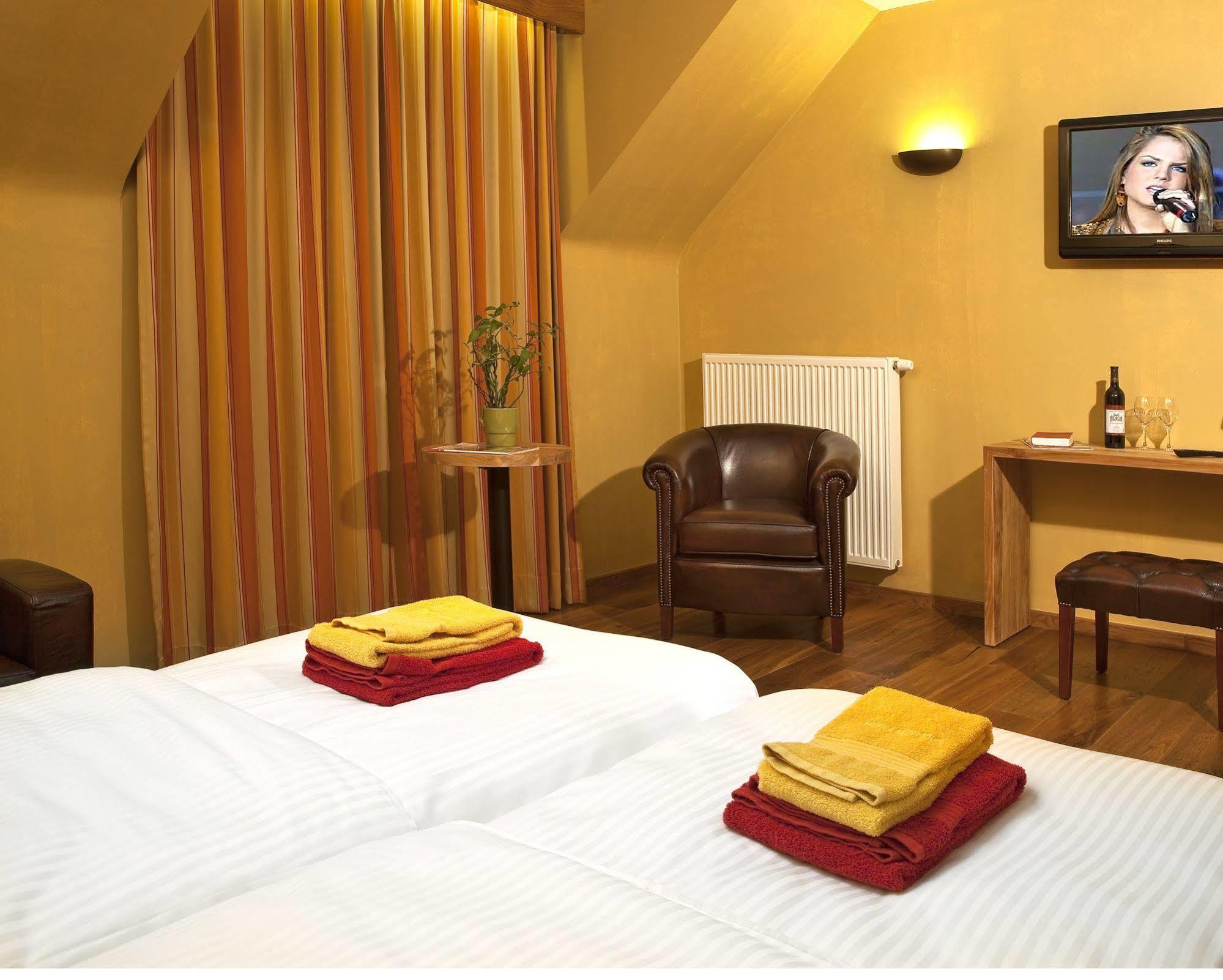 Country Lodge Hotel Moriaanshoofd Oudenaarde Exterior foto